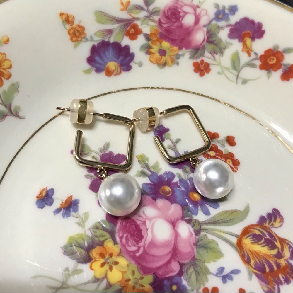 ZIGL Pearl Earrings - Picture 2 of 8